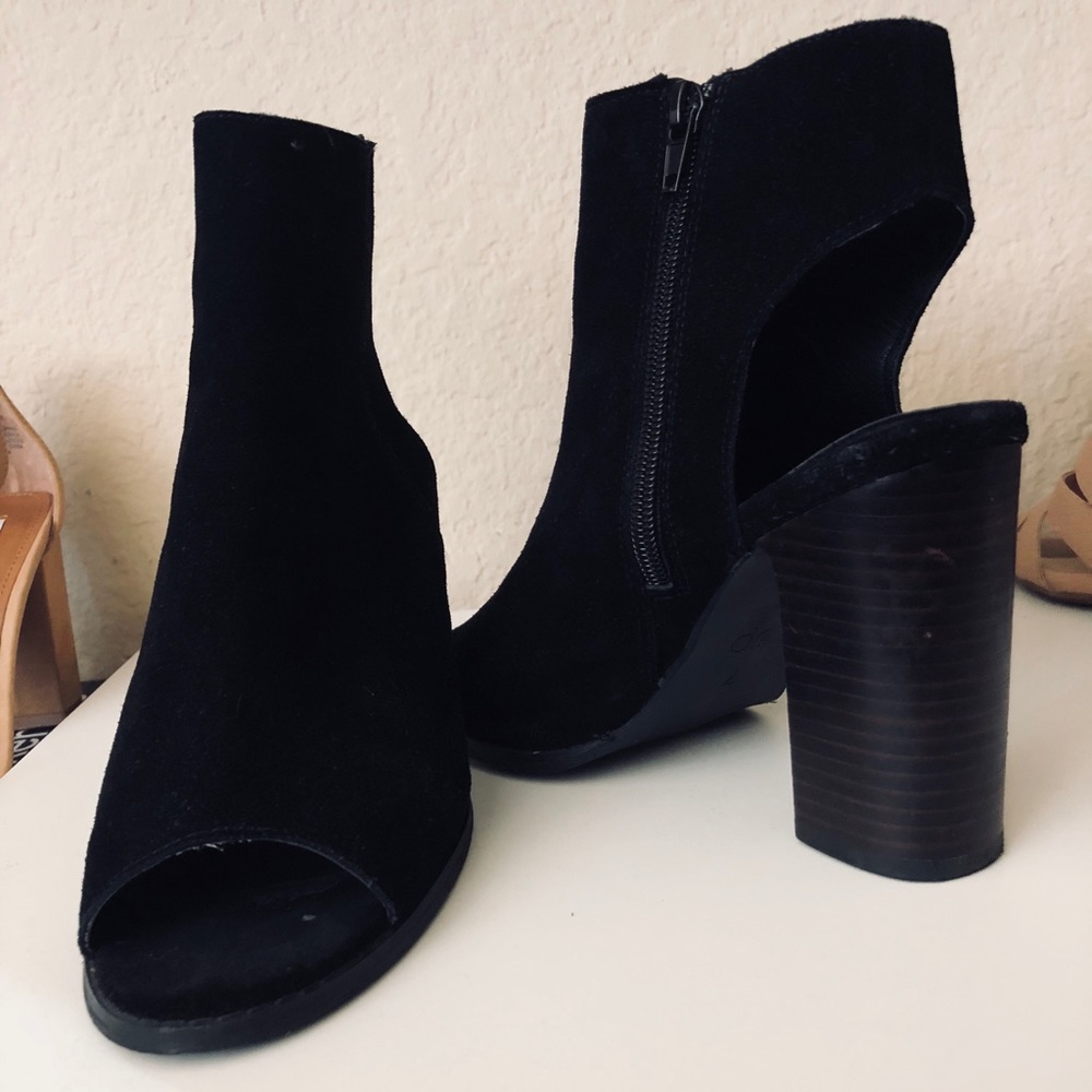 Black urban outfitters booties